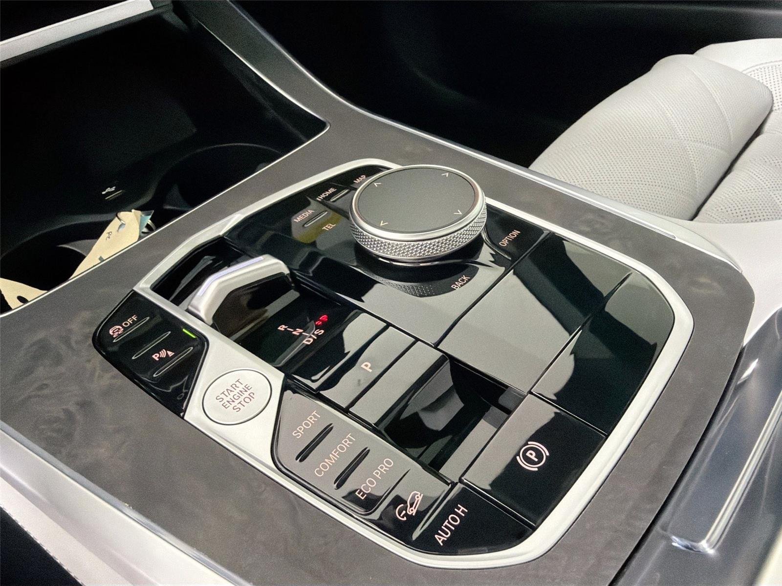 New 2026 Mineral White Metallic BMW xDrive40i image 15