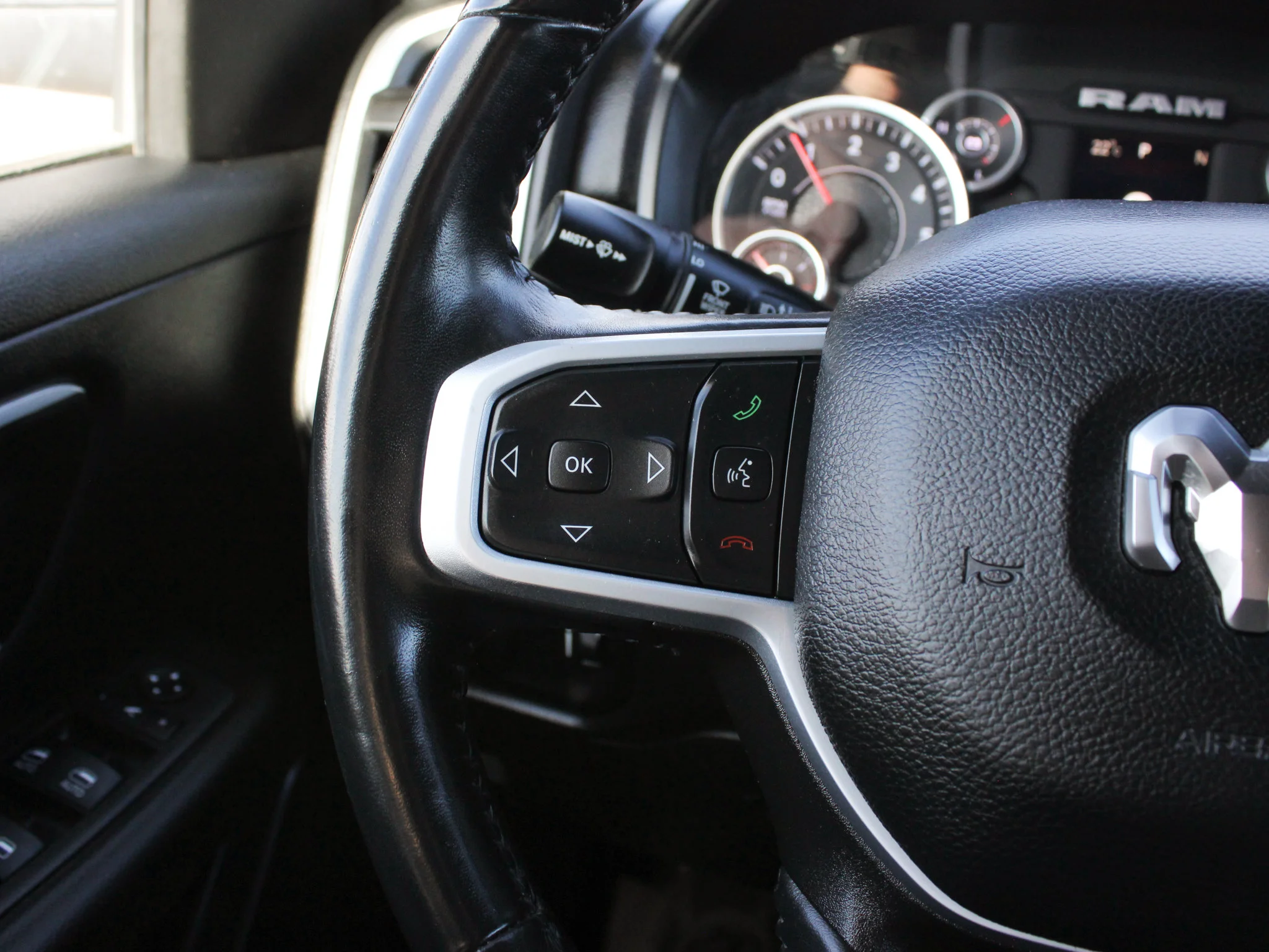 Certified Used 2023 Grey RAM Big Horn * No Accidents | Heated Seats | HEMI V8 | Apple CarPlay | Tonneau Cover image 21