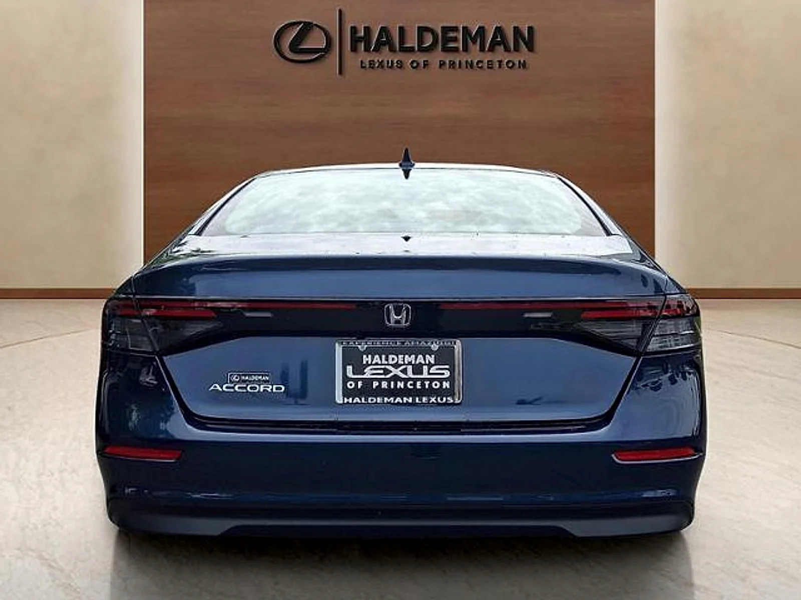 Used 2024 Canyon River Blue Metallic Honda EX image 5