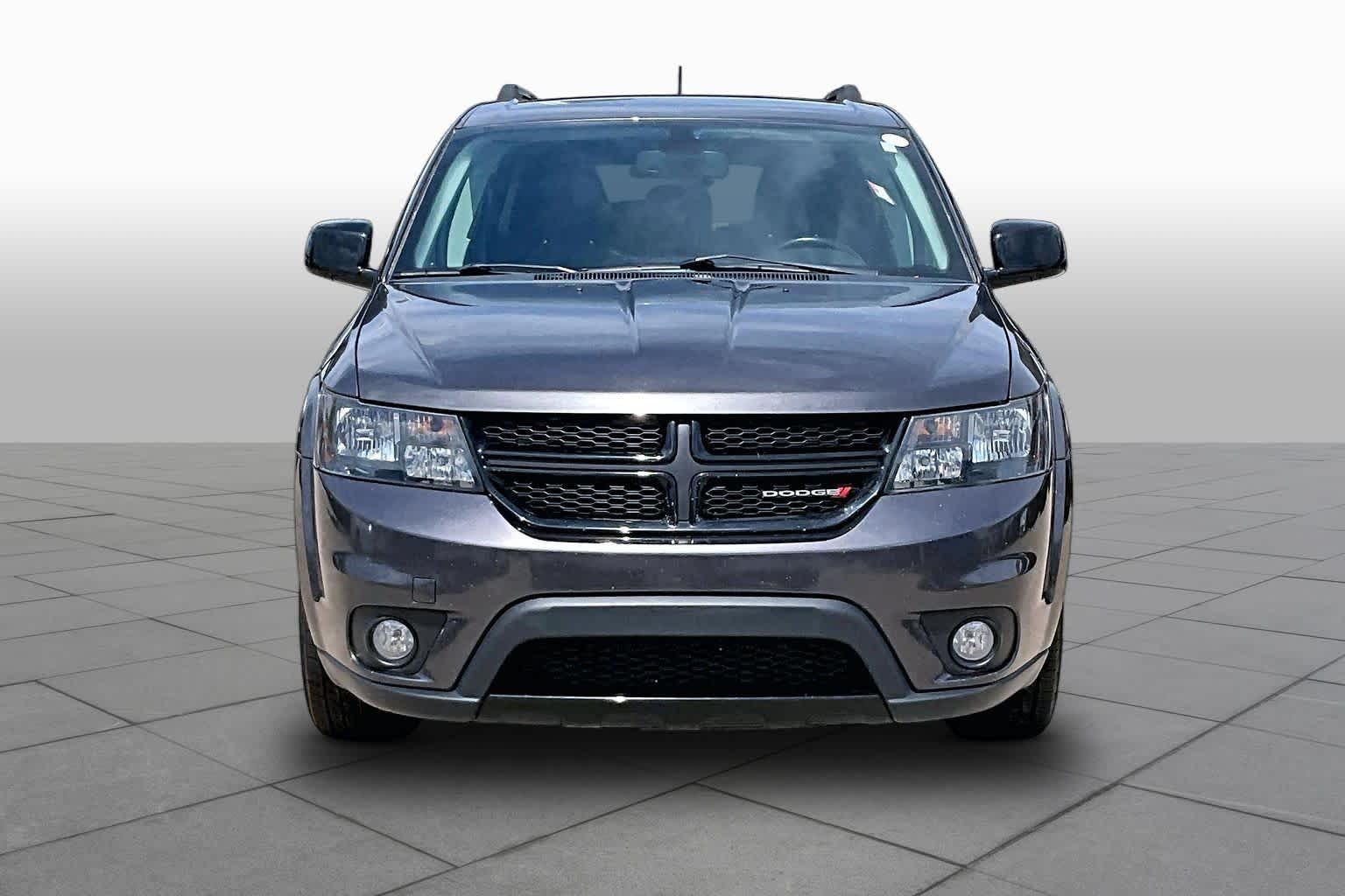 Used 2019 Granite Pearlcoat Dodge SE image 4