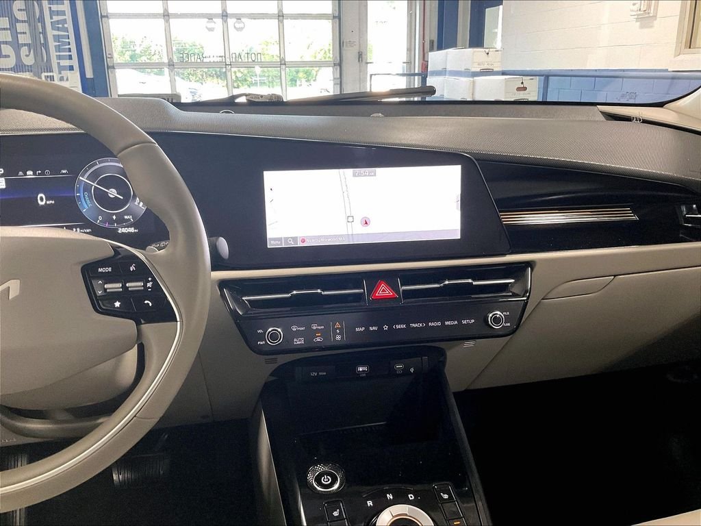 Used 2023 Green Kia Wind image 18
