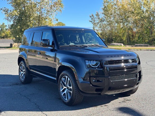 New 2026 Santorini Black Land Rover X-Dynamic SE image 6