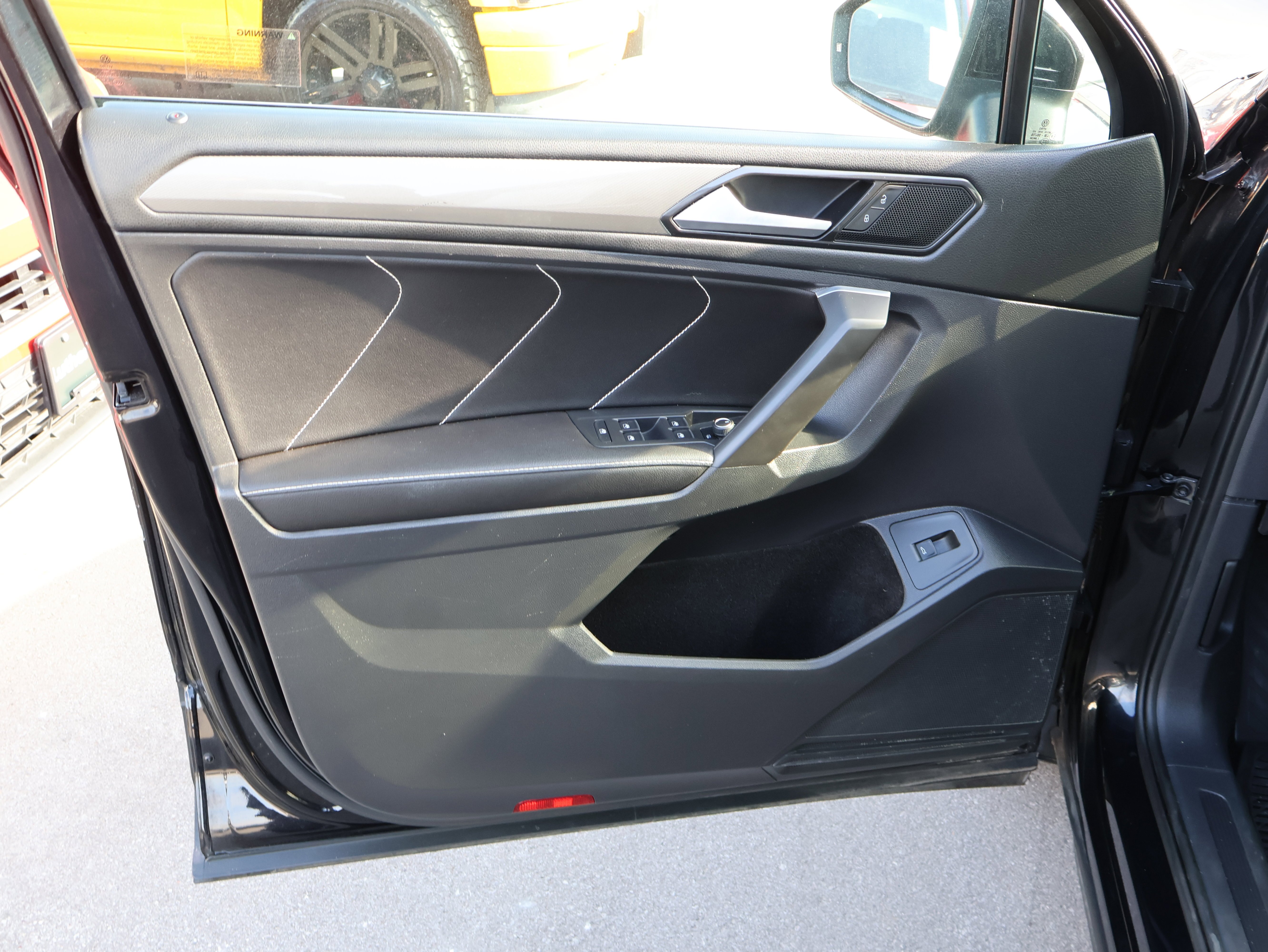 2022 Volkswagen Tiguan SE - Photo 22