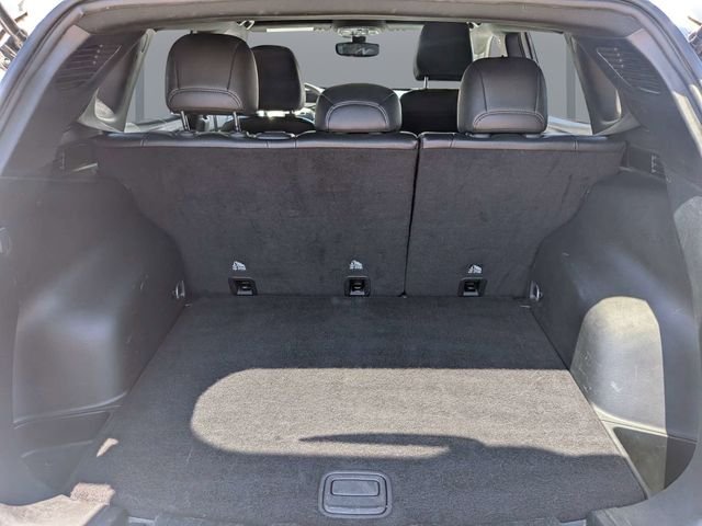 Used 2024 White Jeep Latitude image 12
