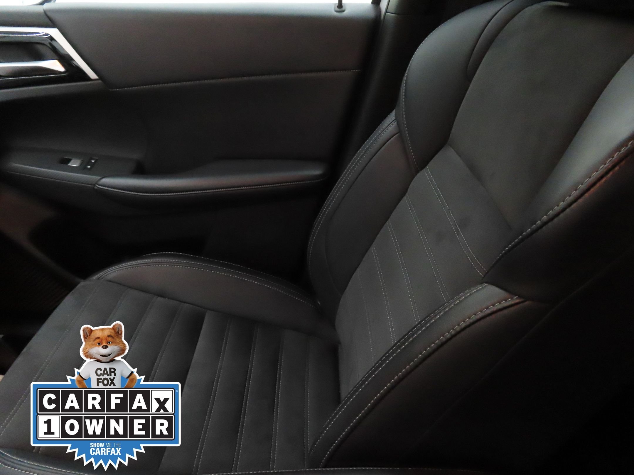 Used 2024 White Mitsubishi SE Black Edition image 21