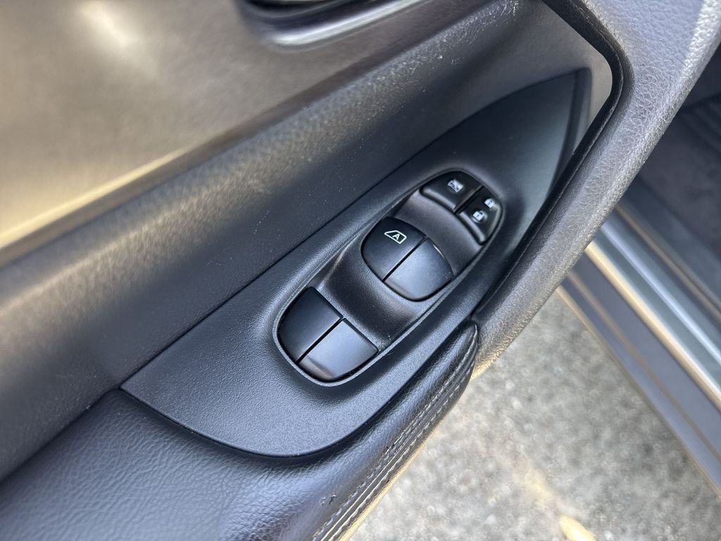 Used 2015 Gray Nissan SV image 15