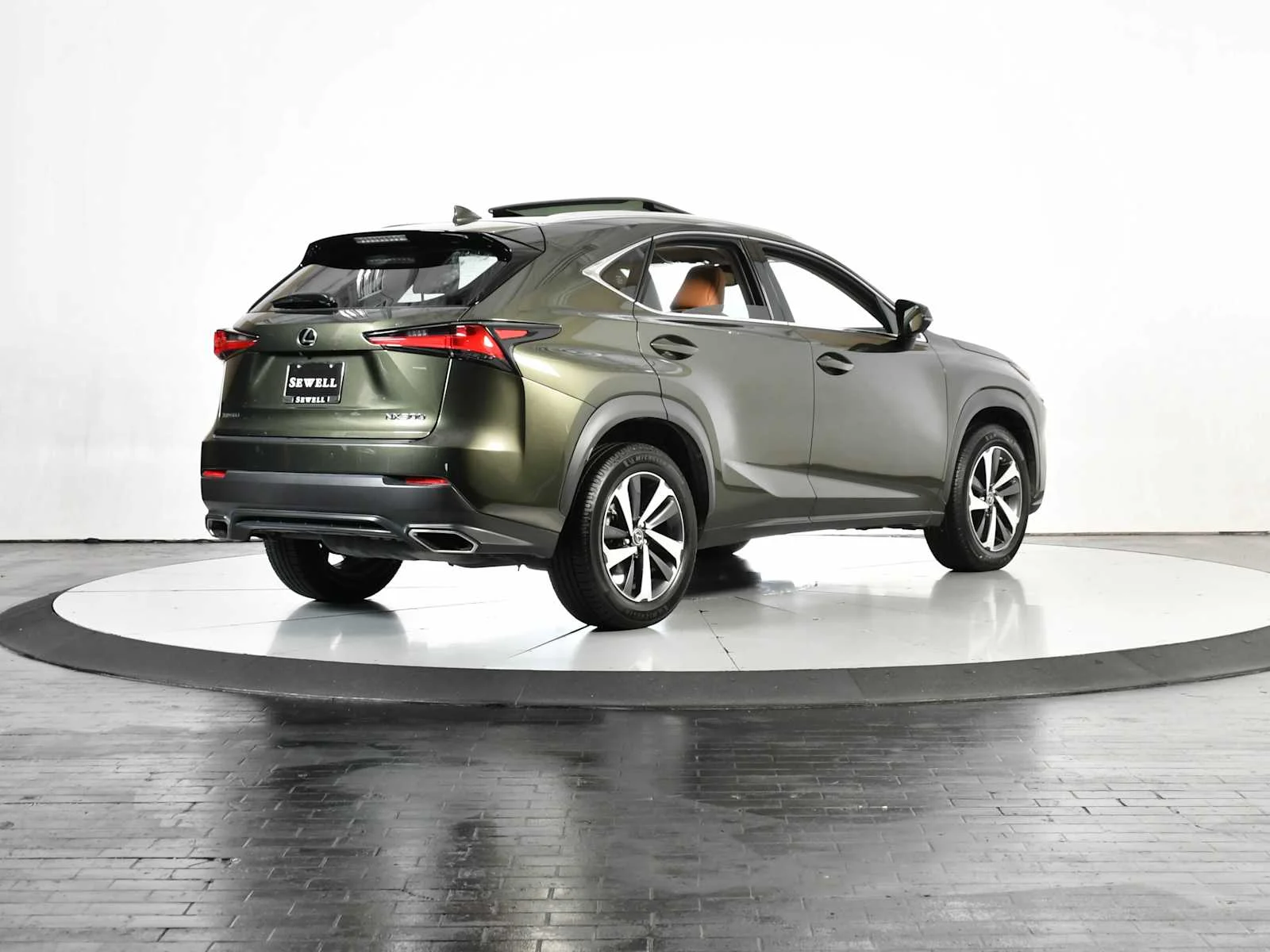 Used 2021 Nori Green Pearl Lexus  image 7