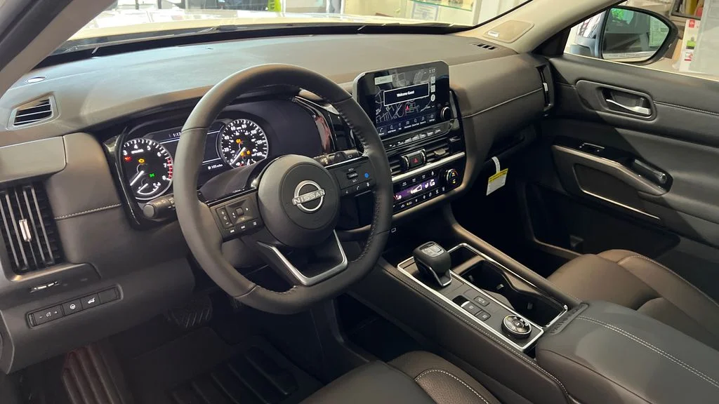 Used 2024 White Nissan SL image 19