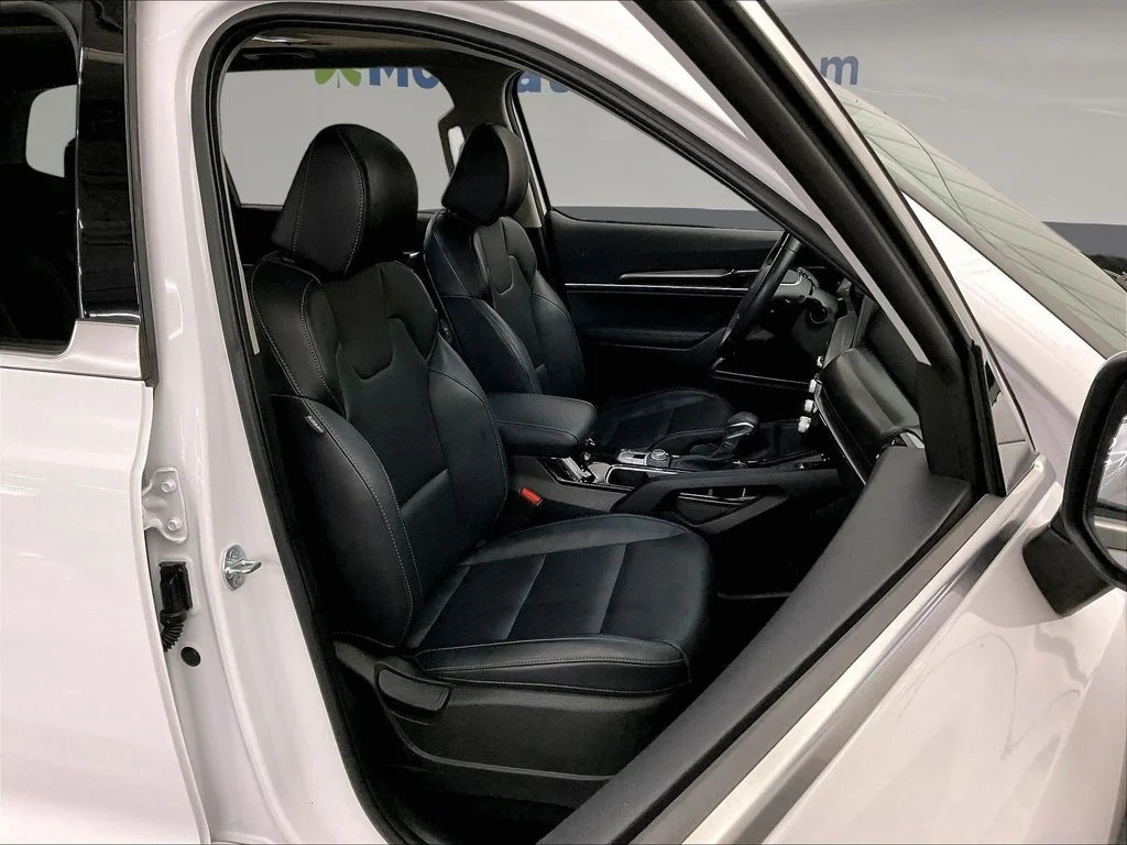 Used 2025 White Kia S image 10