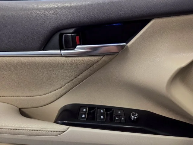 Used 2018 Brown Toyota XLE image 26