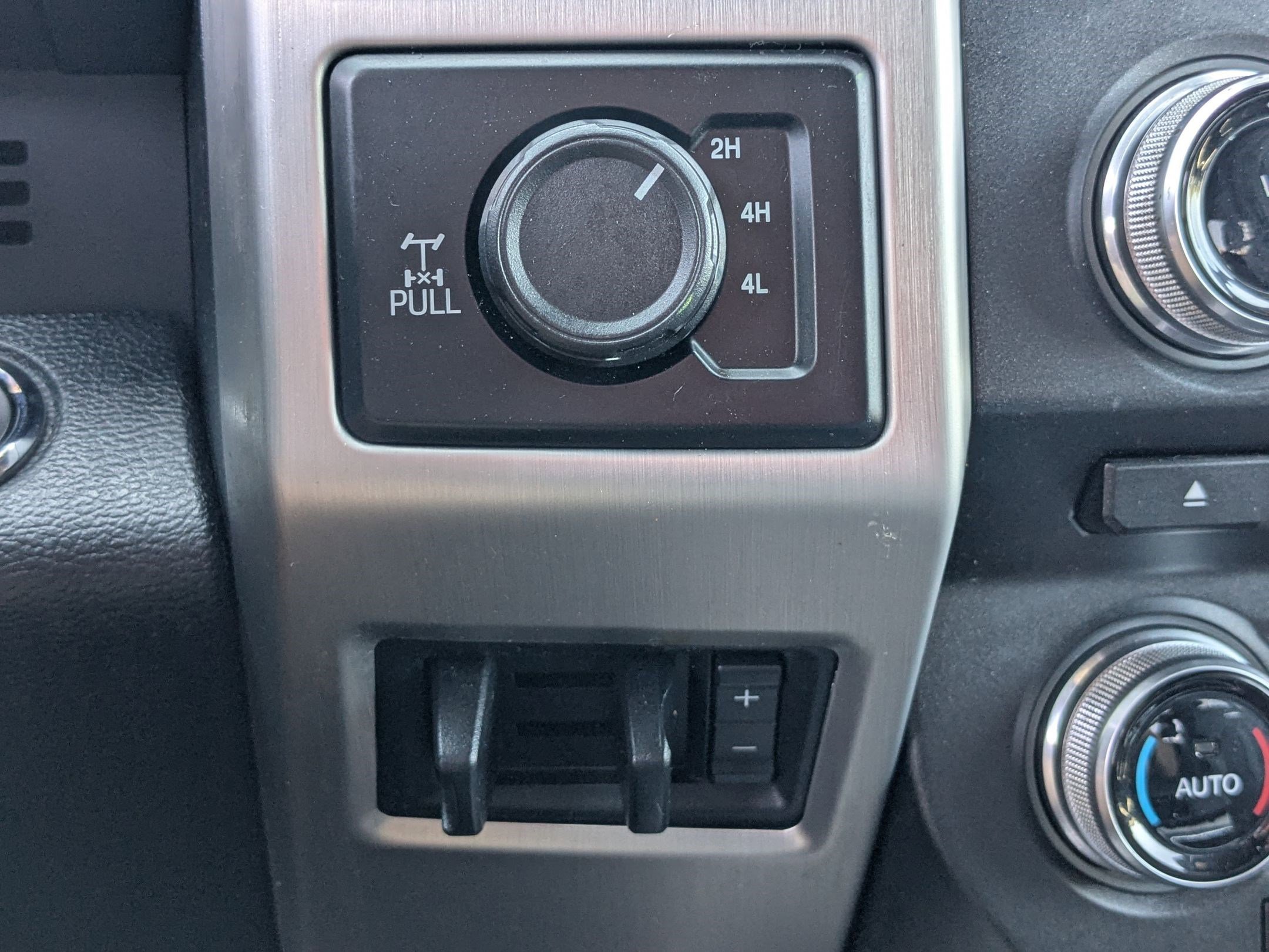 Used 2018 Shadow Black Ford Platinum image 27