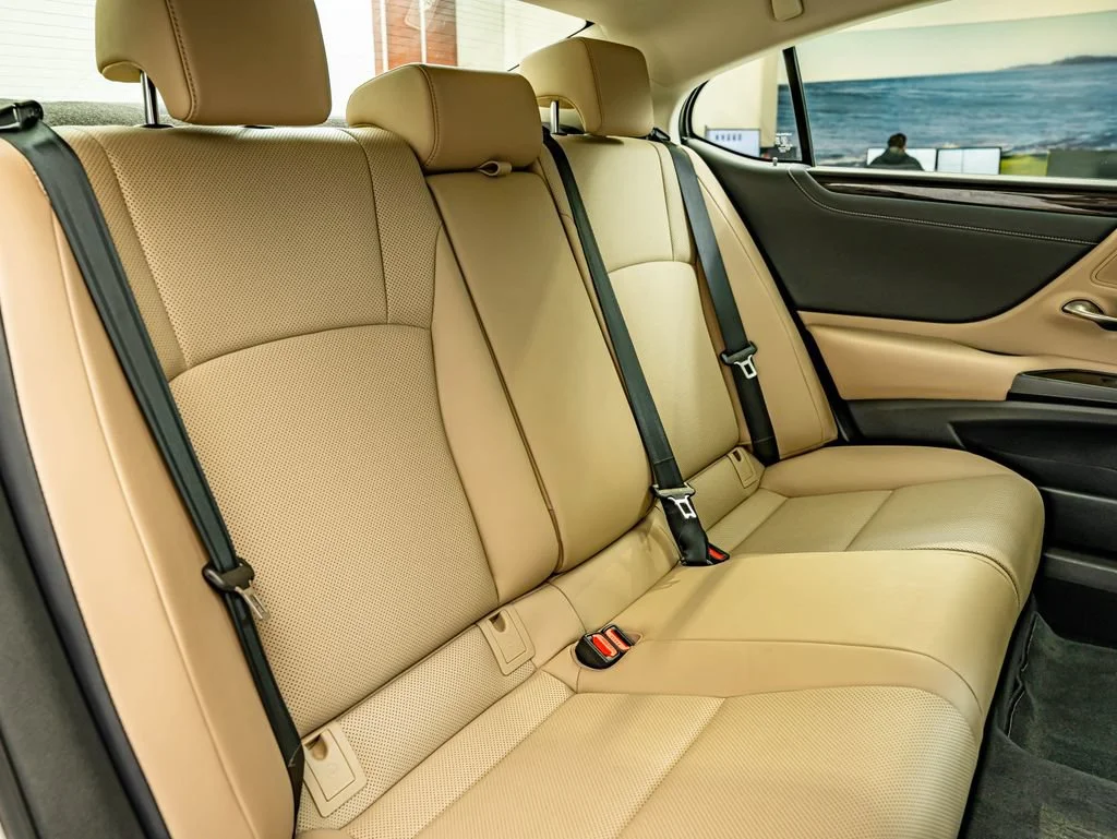 Used 2019 White Pearl Lexus 350 image 40