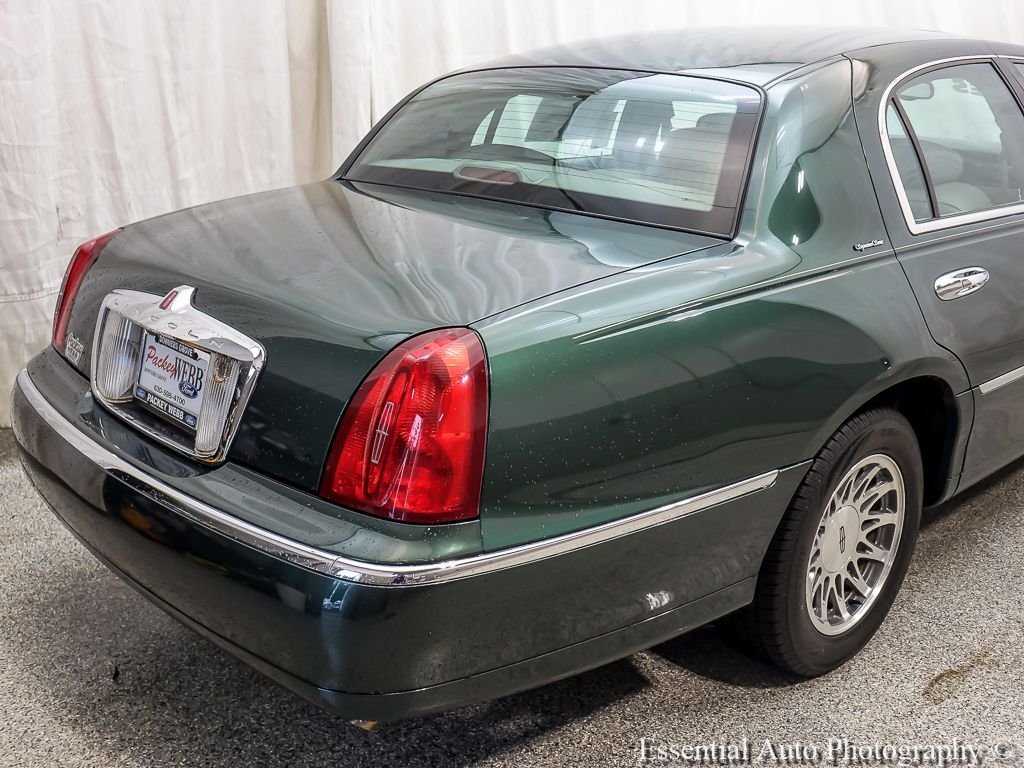 Used 1999  Lincoln Signature image 7