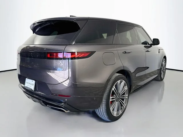 Used 2024 Gray Land Rover Dynamic SE image 5