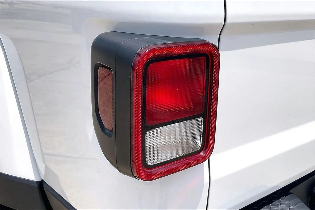 Used 2023 White Jeep Texas Trail image 20