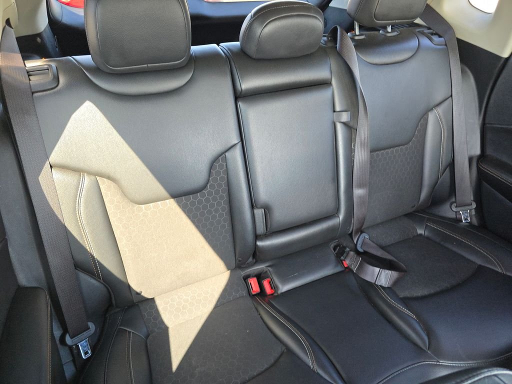Used 2021 Black Jeep Latitude image 13