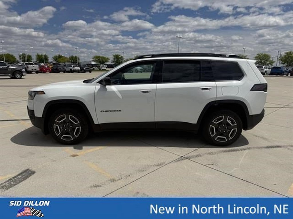 New 2026 Bright White Clear-Coat Exterior Paint Jeep Limited 4x4 image 2