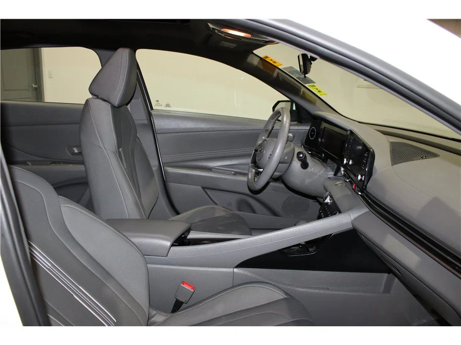 Used 2021 Quartz White Hyundai SEL image 21
