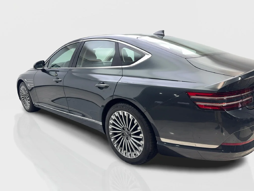 Used 2023 Green Genesis Base image 16