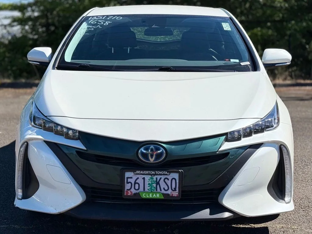 Used 2018 White Toyota Premium image 8