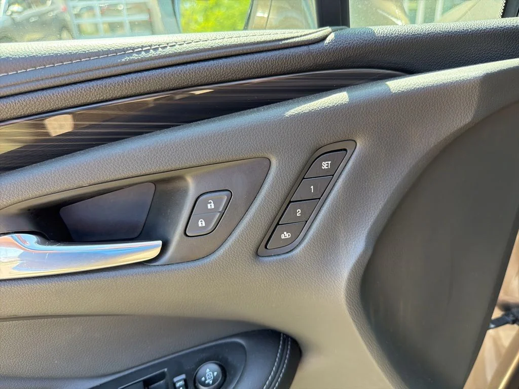 Used 2019 Bronze Alloy Metallic Buick Premium I image 5