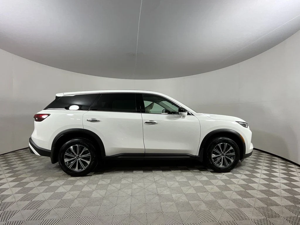 New 2025 White INFINITI Pure FWD image 3