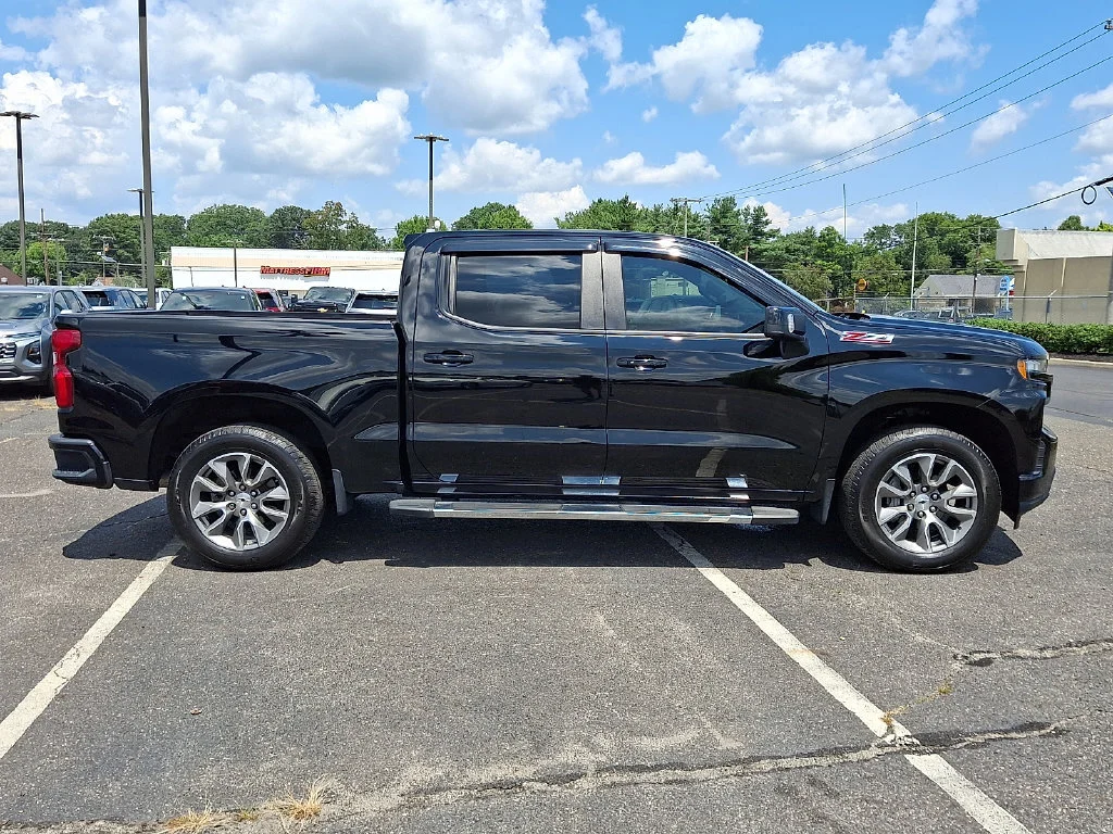 Used 2020 BLACK Chevrolet RST image 13