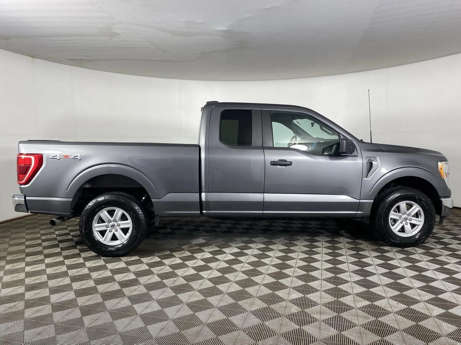 Used 2022 Carbonized Gray Ford XLT image 8