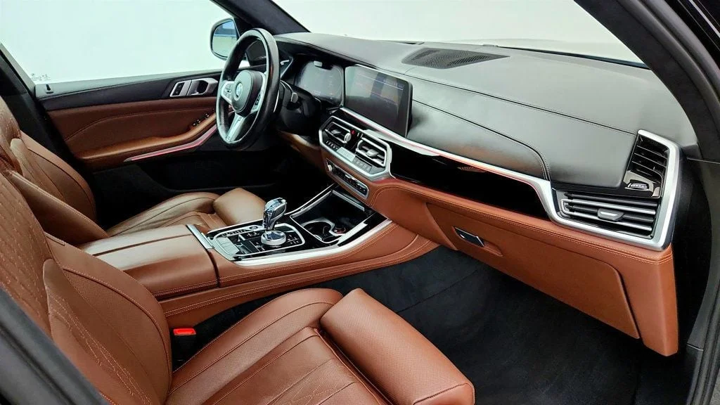 Used 2020 Black Sapphire Metallic BMW M50i Sports Activity Vehicle w/ Executive Pkg & Merino Leather image 26
