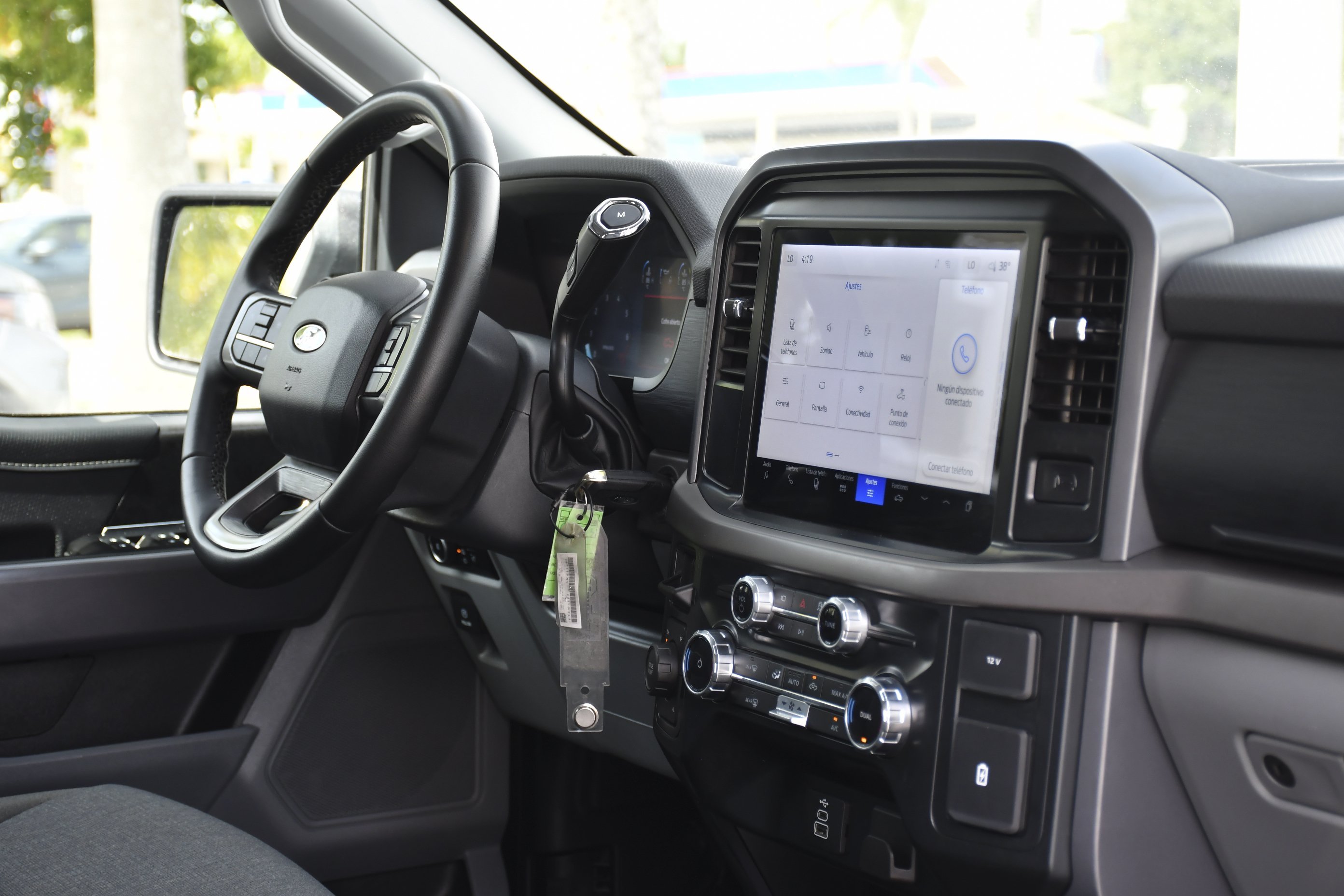 Used 2025 Black Metallic Ford XLT image 29