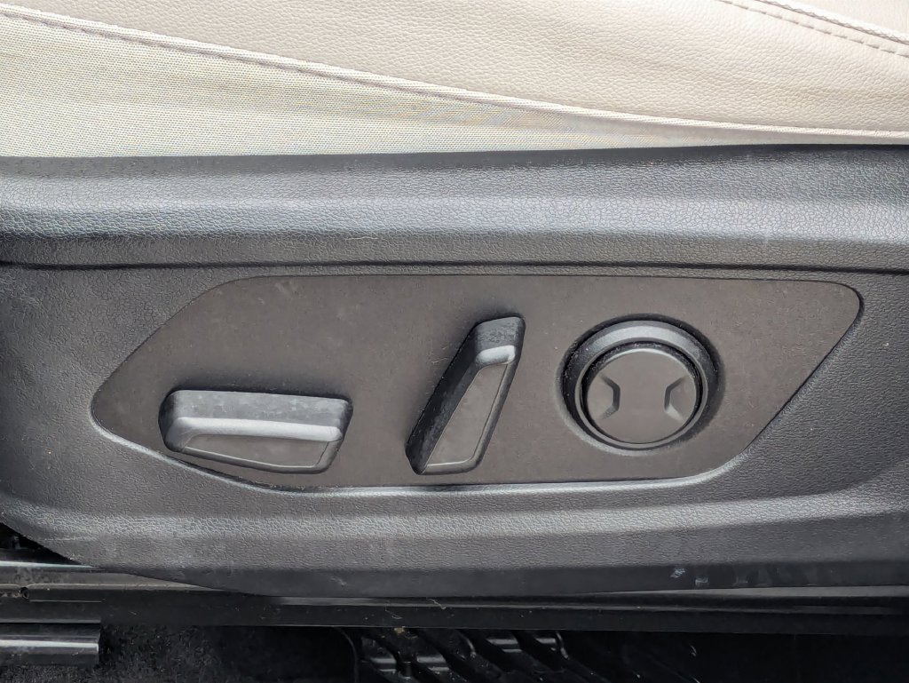 Used 2022 Black Hyundai Limited image 15