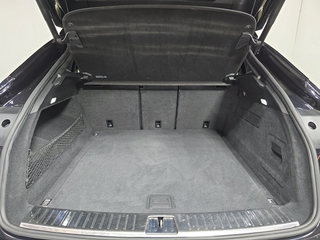 Used 2021  Porsche  image 25