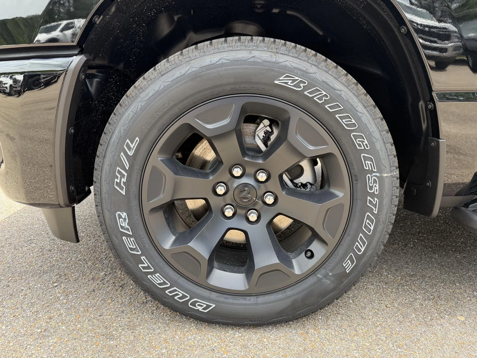 New 2026 Diamond Black Crystal Pearl-Coat Exterior Paint RAM Express image 25