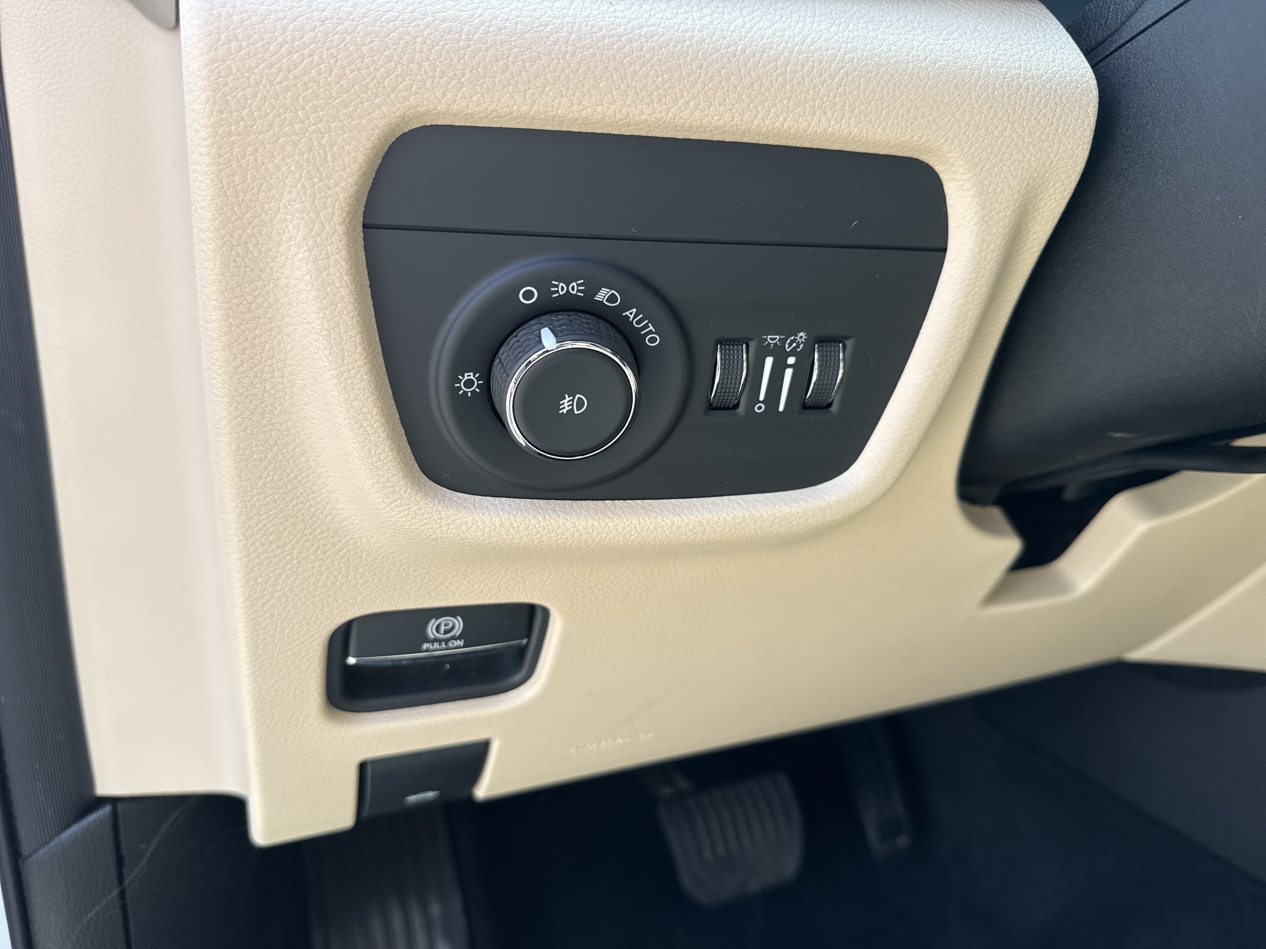 Used 2021 Bright White Clearcoat Jeep Limited image 33