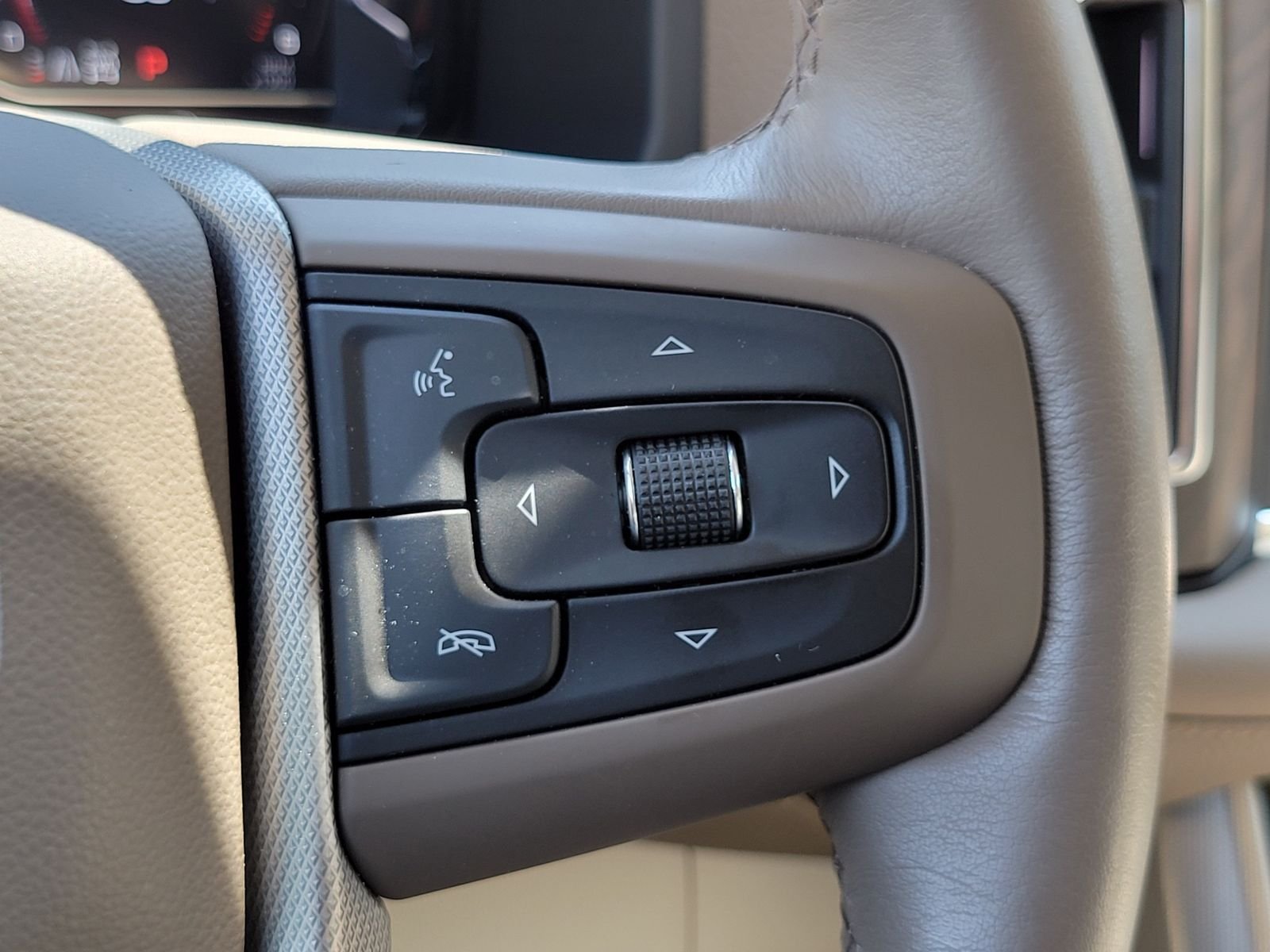 Used 2024 White GMC Denali image 19