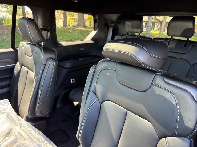 New 2027 High-Gloss Black Paint Jeep Limited image 3