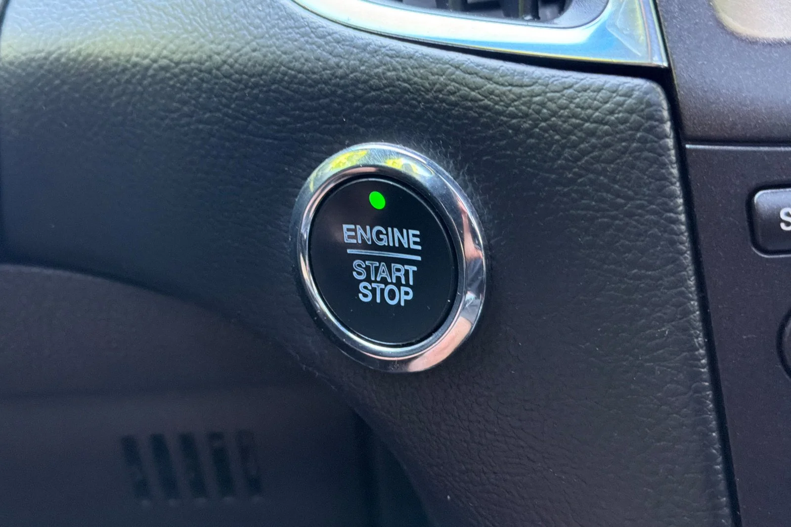 Used 2019 White Ford ST image 23