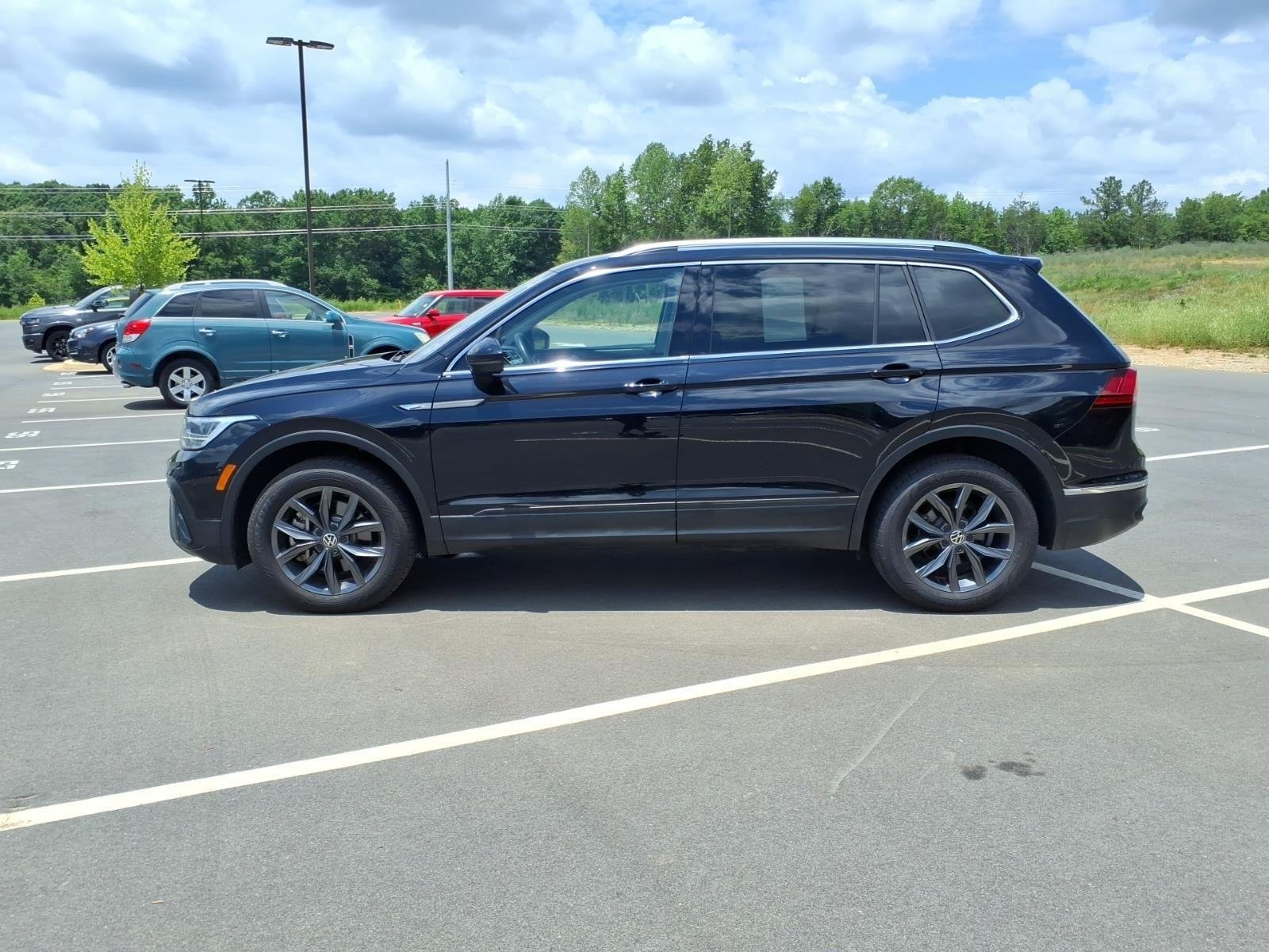 Used 2023 Deep Black Pearl Volkswagen SE image 3