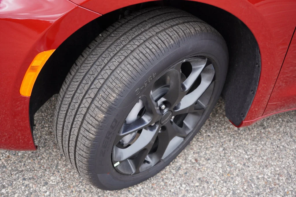 New 2027 Red Hot Pearl-Coat Paint Chrysler Select image 9