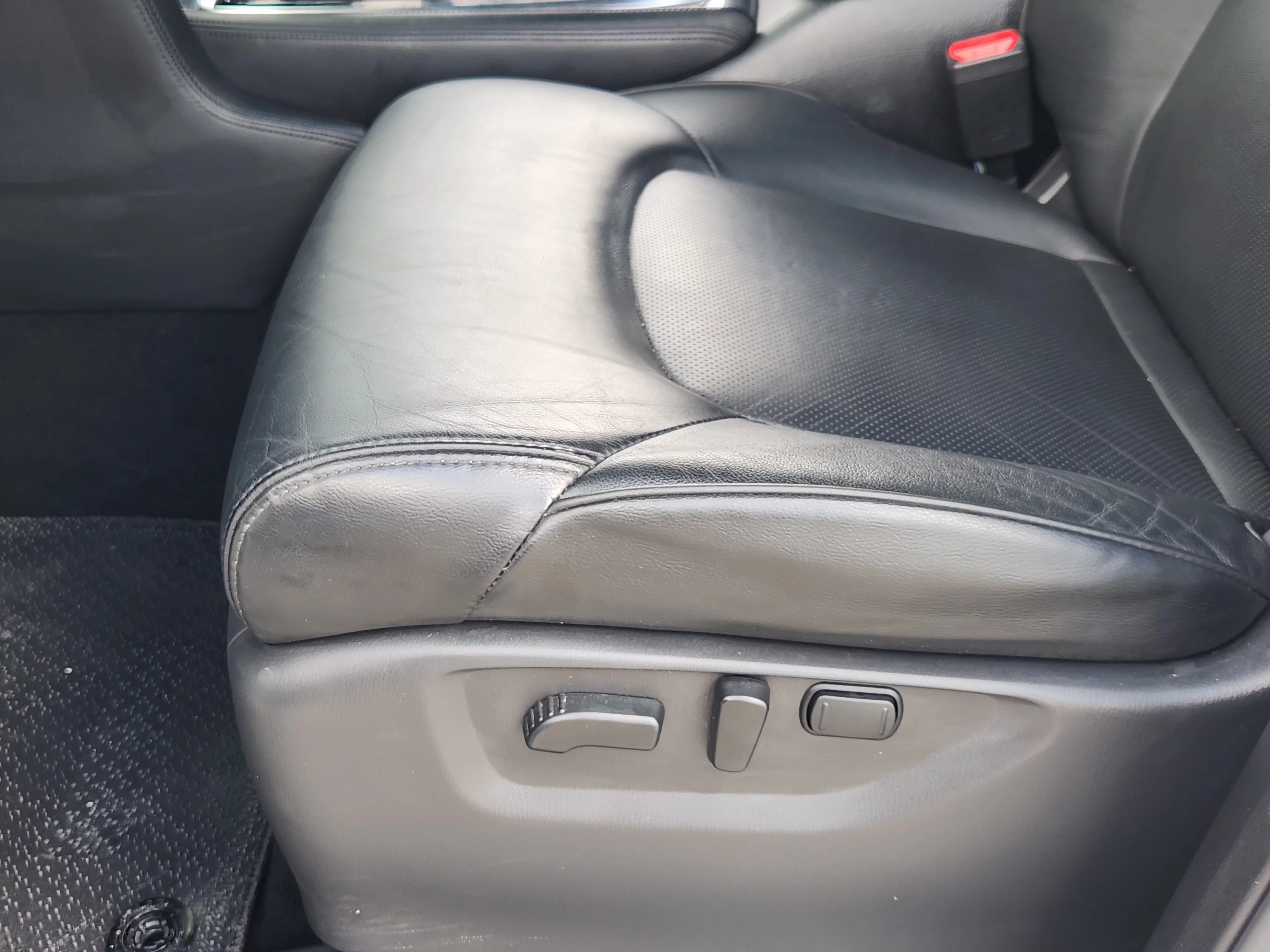 Used 2023 Aspen White Tricoat Nissan SL image 24