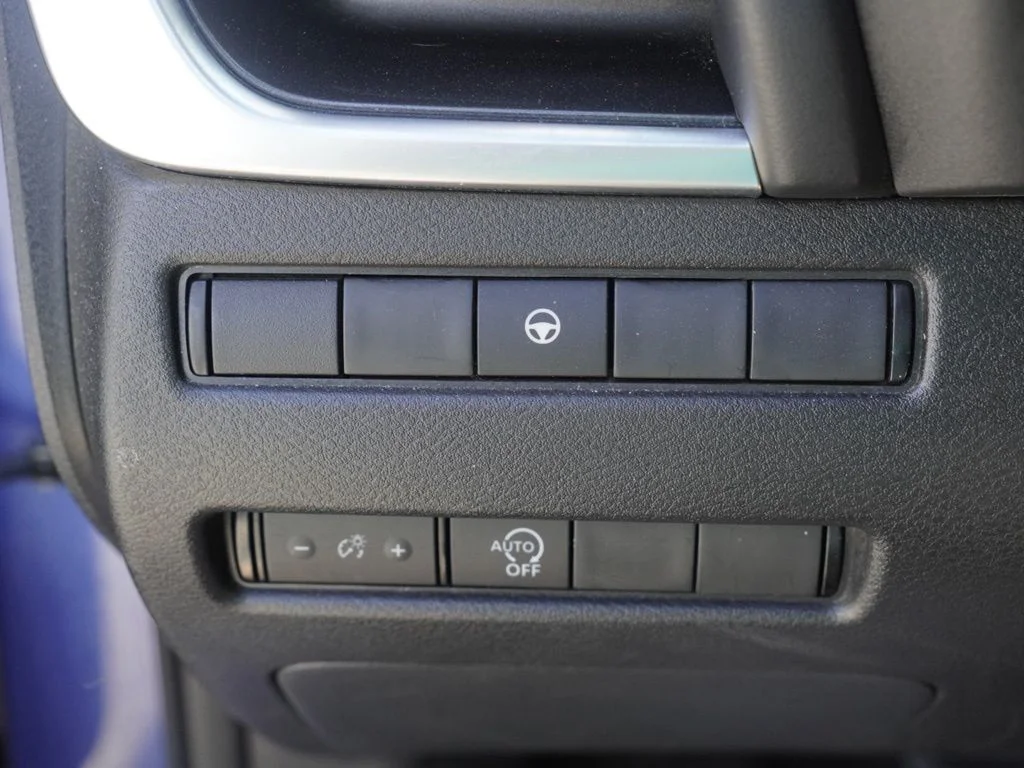 Used 2023 Blue Nissan SV image 9