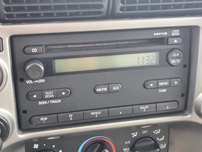 Used 2011 Oxford White FORD 4WD 4DR SUPERCAB 126" XLT image 24