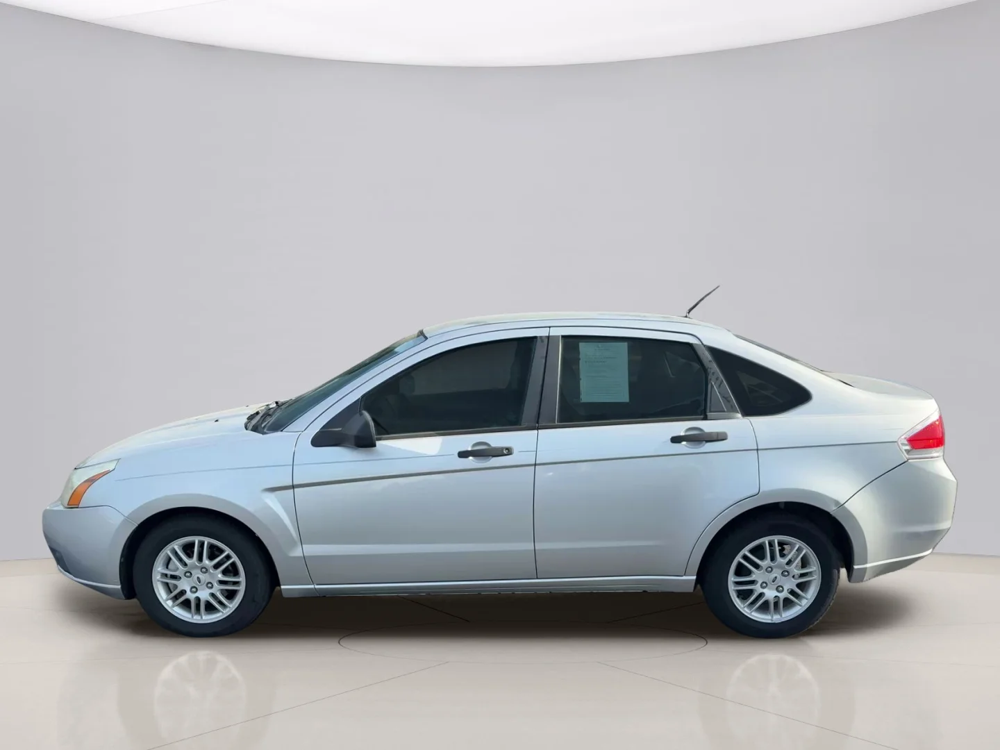 Used 2010 Silver Ford SE image 2