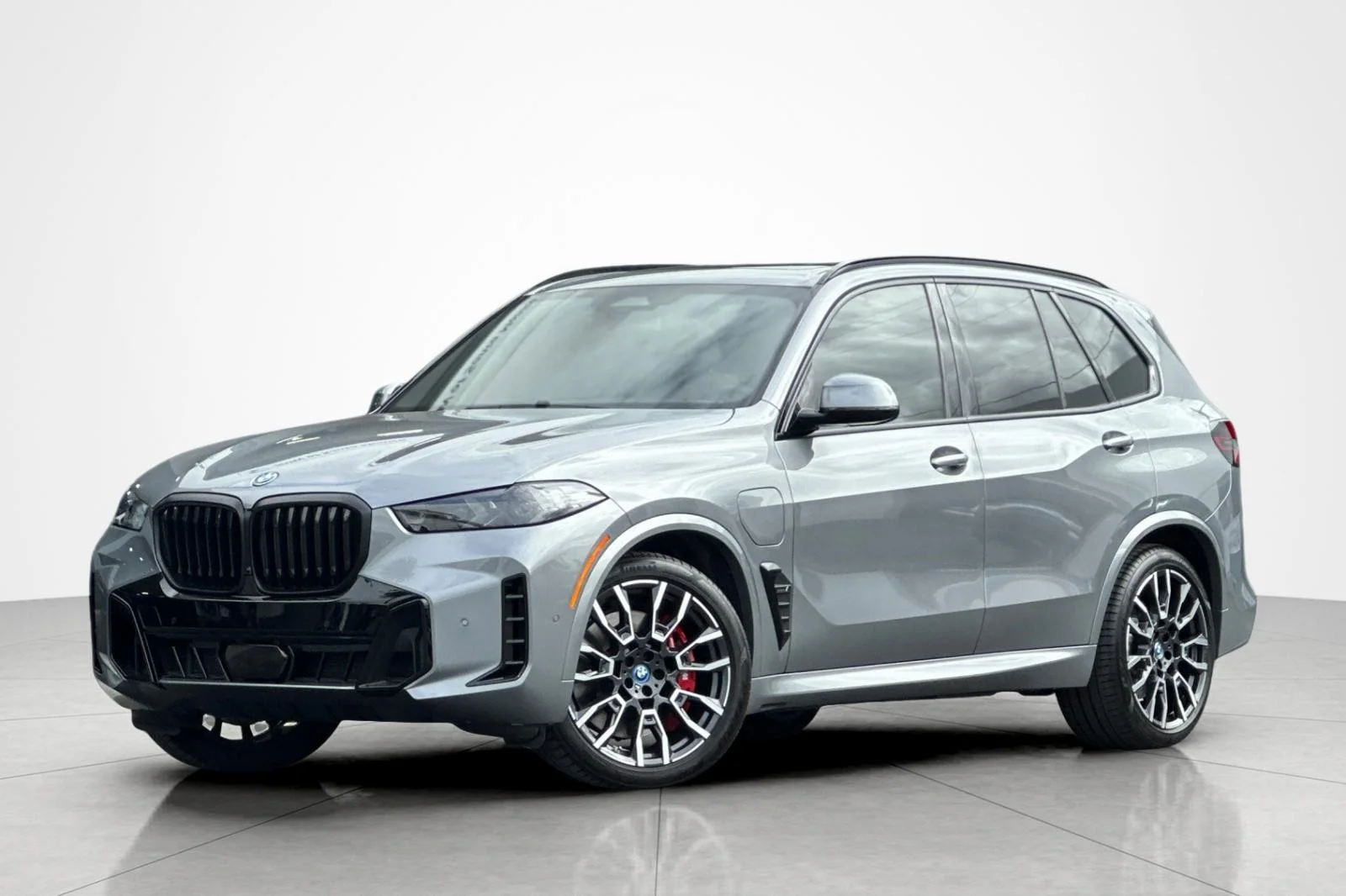 2024 BMW X5 xDrive50e's photo
