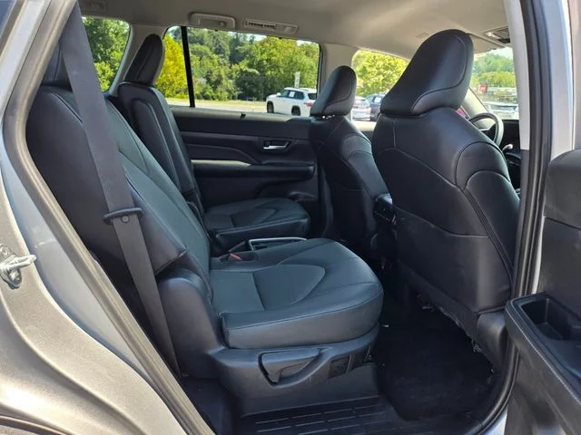 Used 2025 Silver Toyota XLE image 19