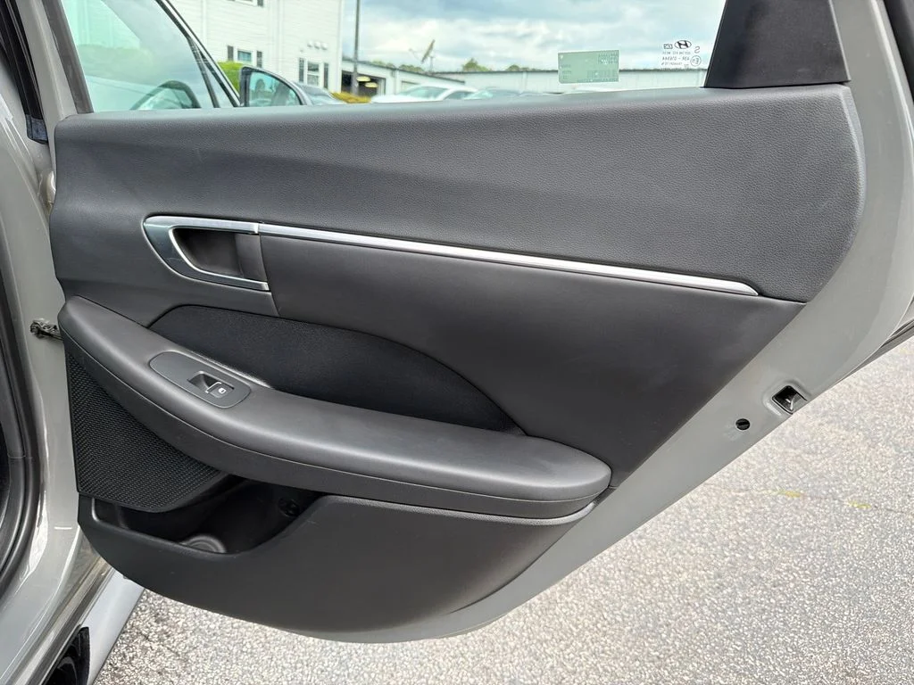 Used 2022 Gray Hyundai SEL image 16