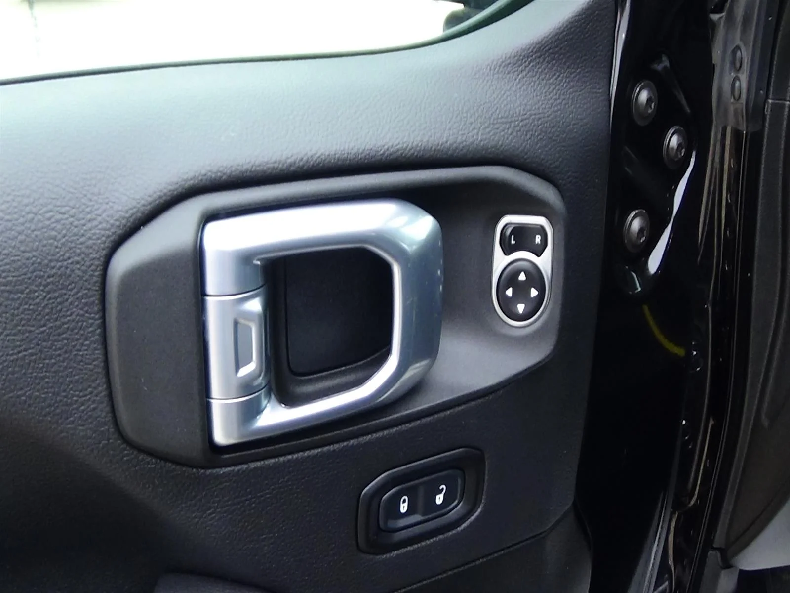 Used 2022 Black Clear Coat (px8) Jeep Overland image 19