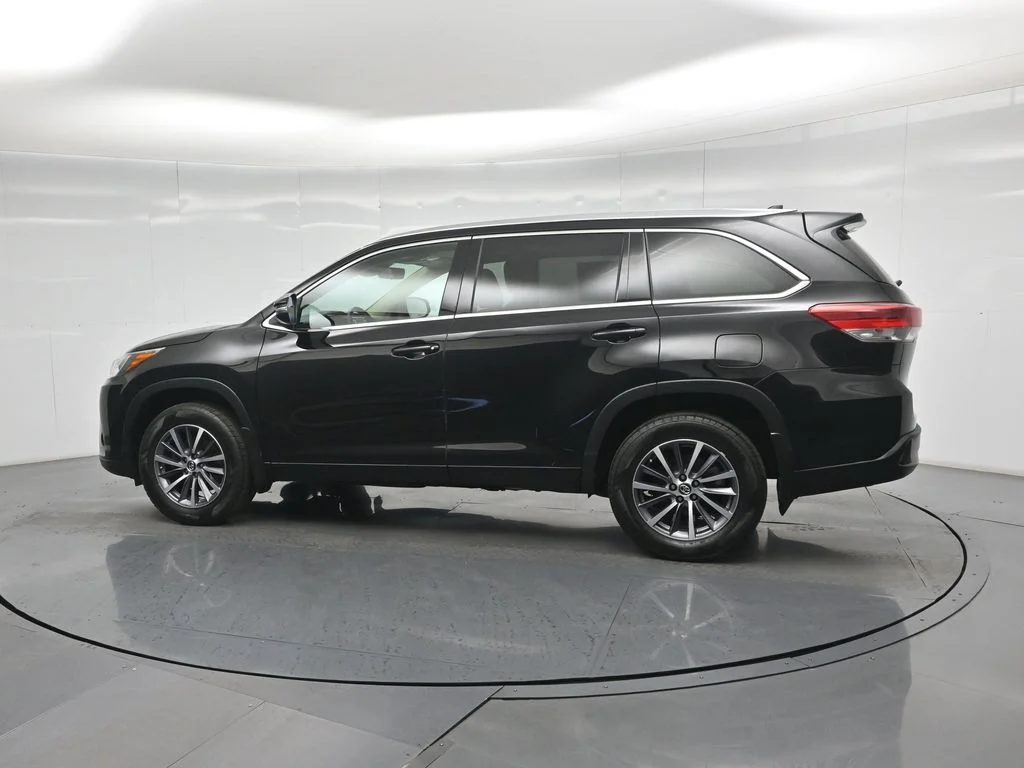 Used 2018 Black Toyota XLE image 6