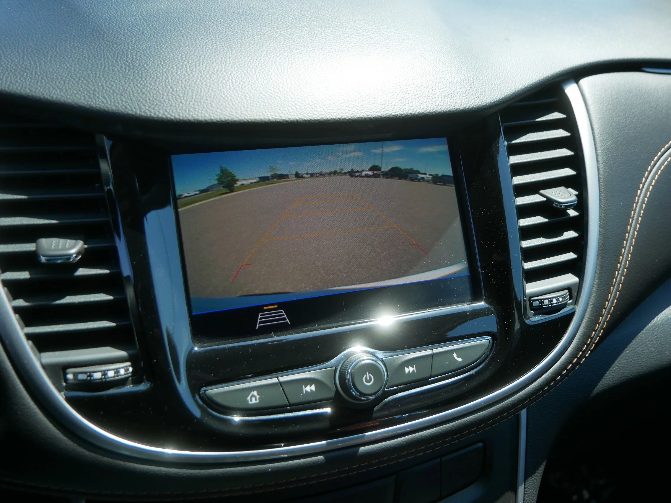 Used 2022 Summit White Chevrolet LT image 31