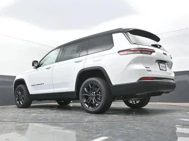New 2025 Bright White Clear-Coat Exterior Paint Jeep Limited image 47